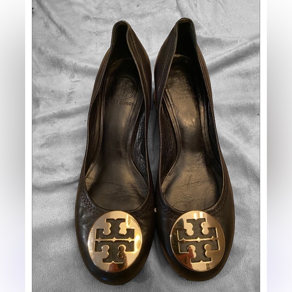 Tory Burch Reva Block Heel Slip on with Gold Emblem Size 7